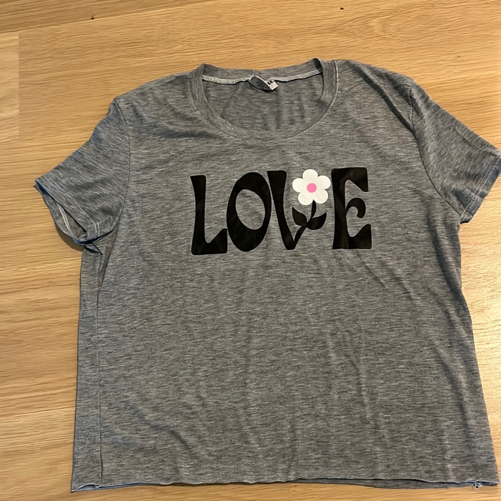 Fire house, gray T-shirt with love written. One size.